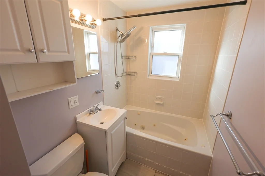 33 Paragon Rd, West Roxbury