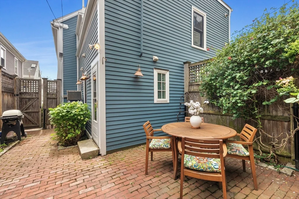 64 Pearl St, Charlestown