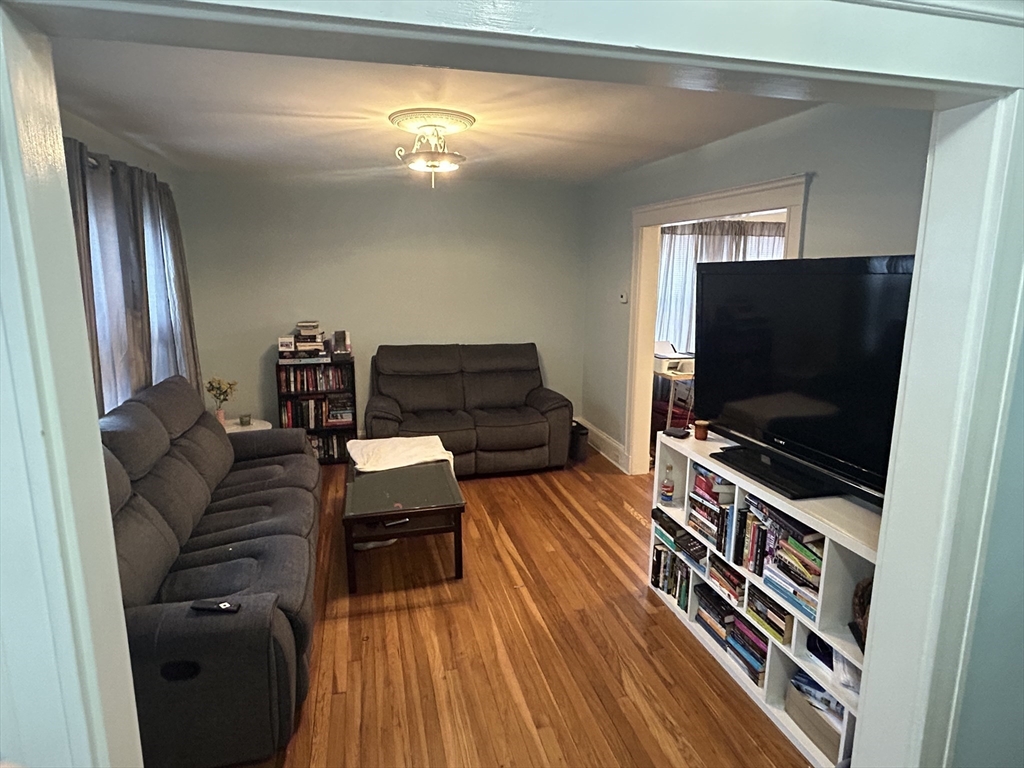 25 Irvington Rd, West Somerville