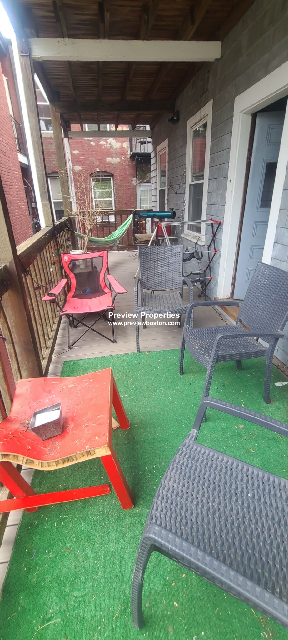 348 Faneuil St, Oak Square