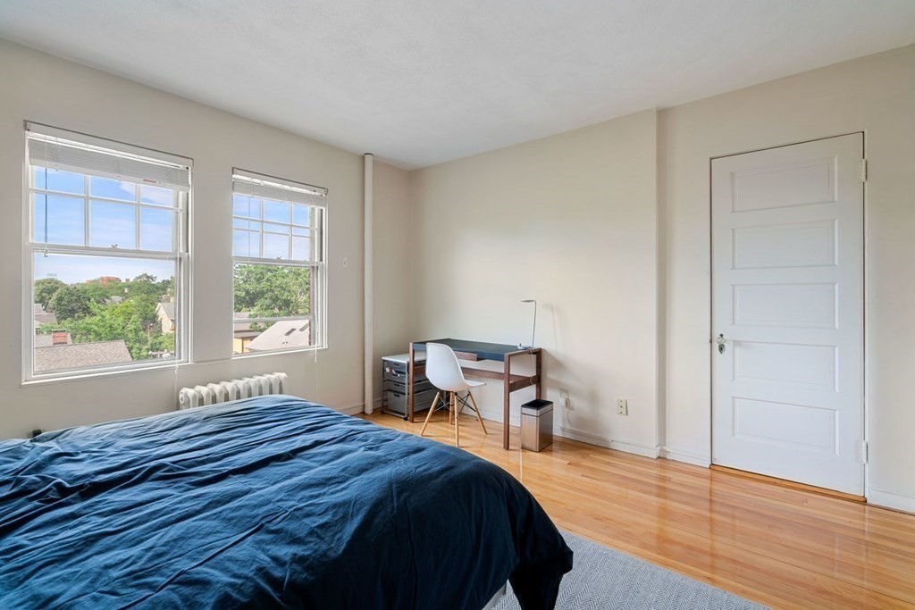 993 Memorial Dr, Harvard Square