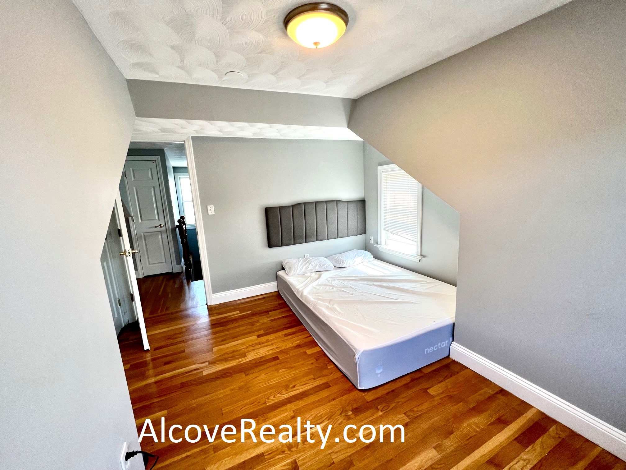 37 Sterling St, West Somerville