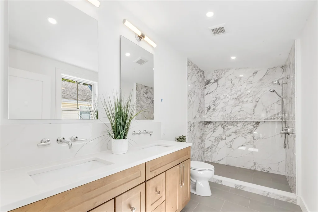 142 Birch St, Roslindale