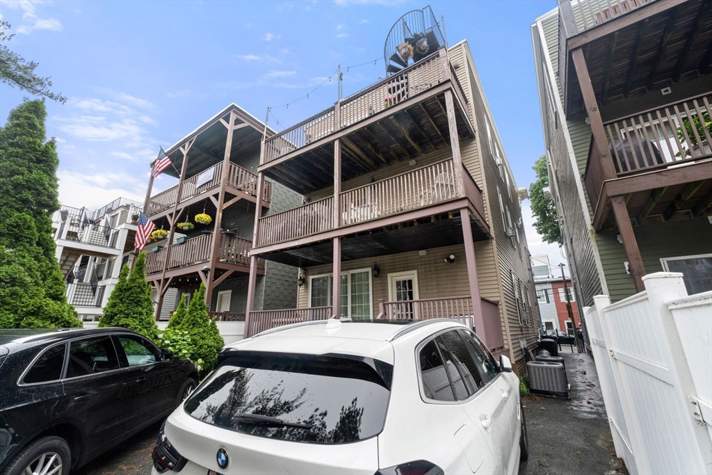 192 W 6th St, South Boston