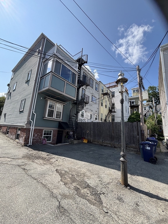 160 1/2 H St, South Boston