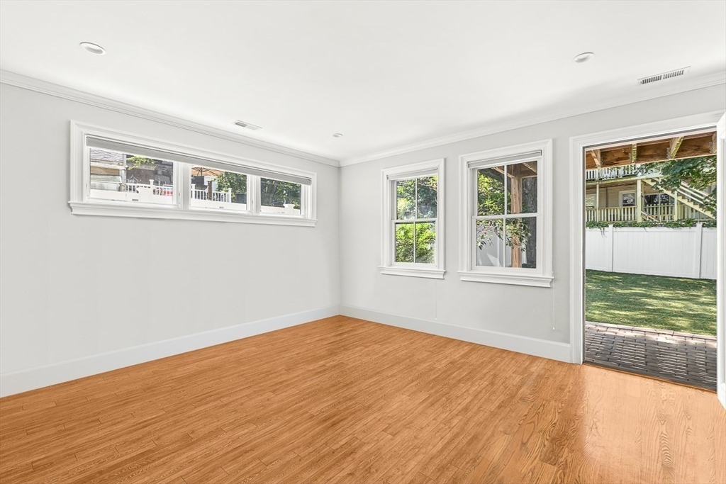 30 Middle St, South Boston