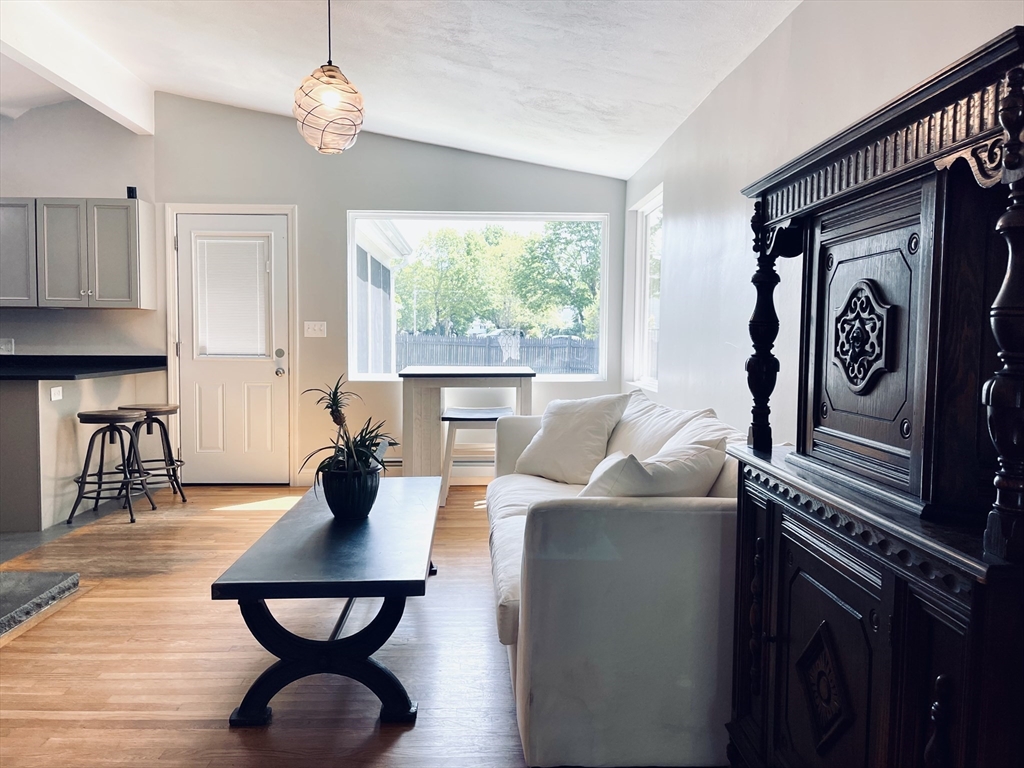 34 Hillside Dr, Shrewsbury