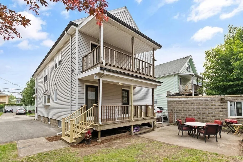 43 Sunset Rd, West Somerville