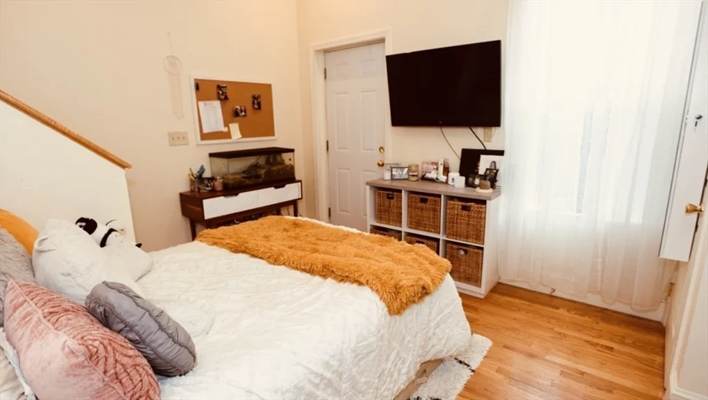 21 Highland Park Ave, Roxbury