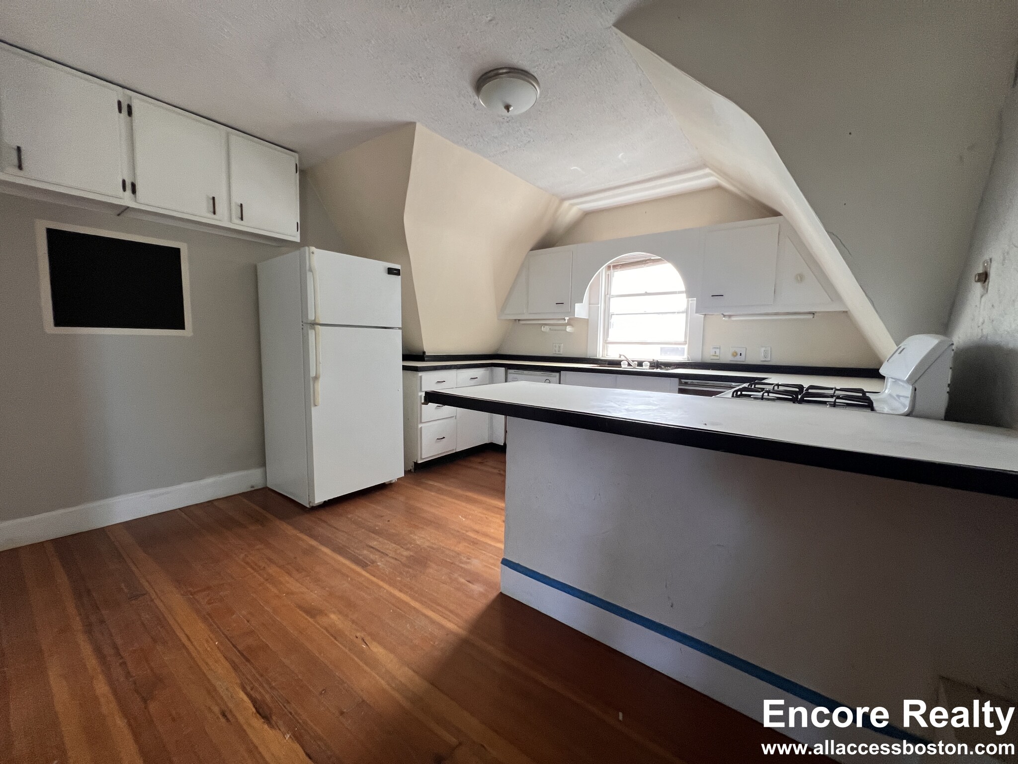 9 Kenwood St, North Brookline