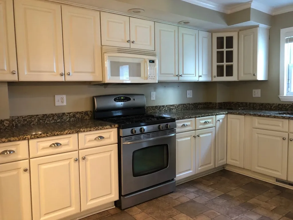 27 Pleasant St, Middleton