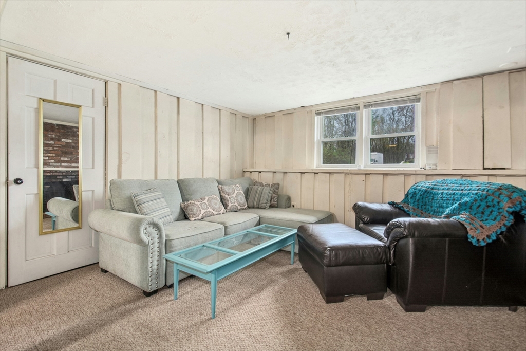 67 S Oxford Rd, Millbury