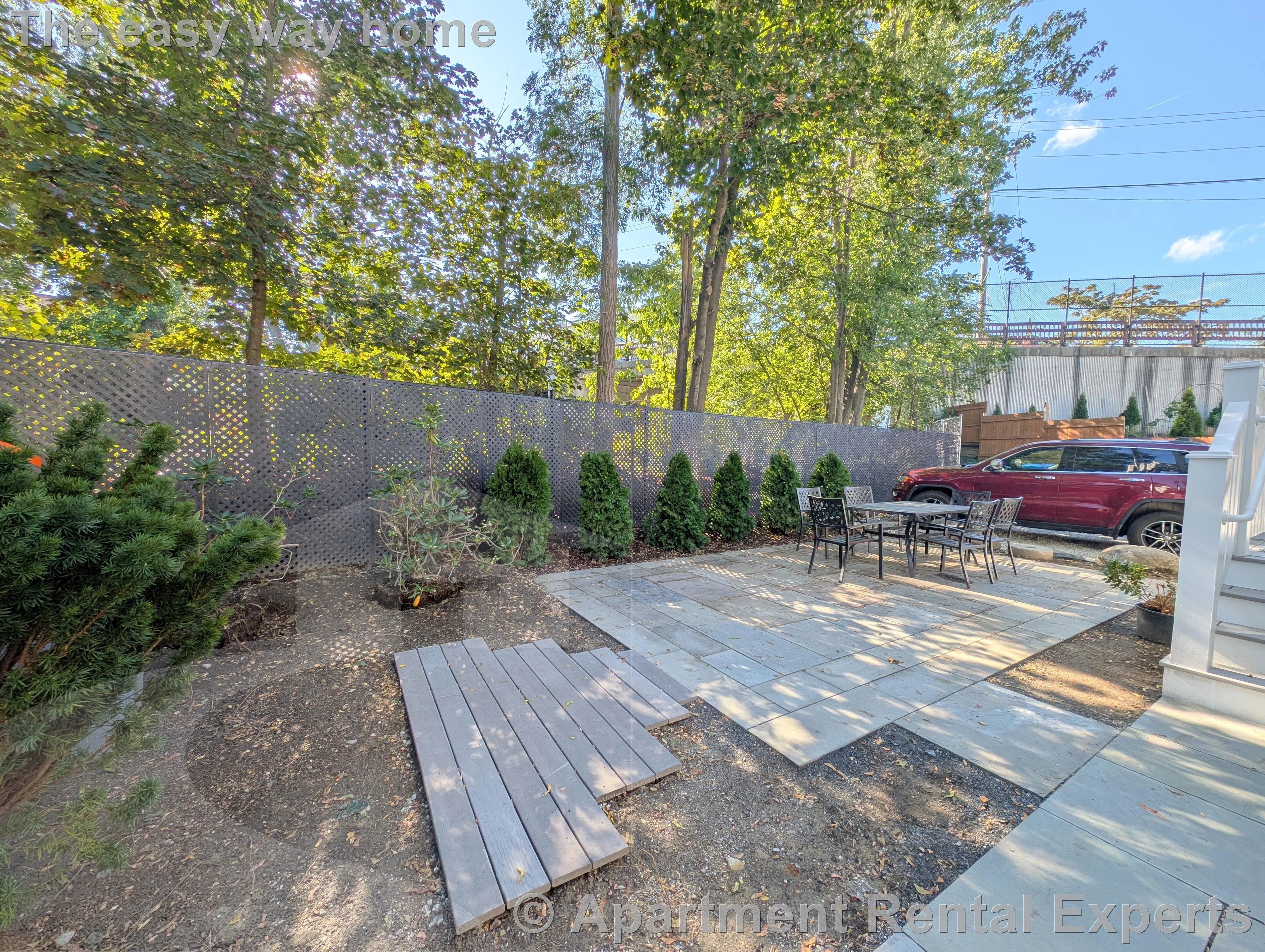 86 Orchard St, Tufts