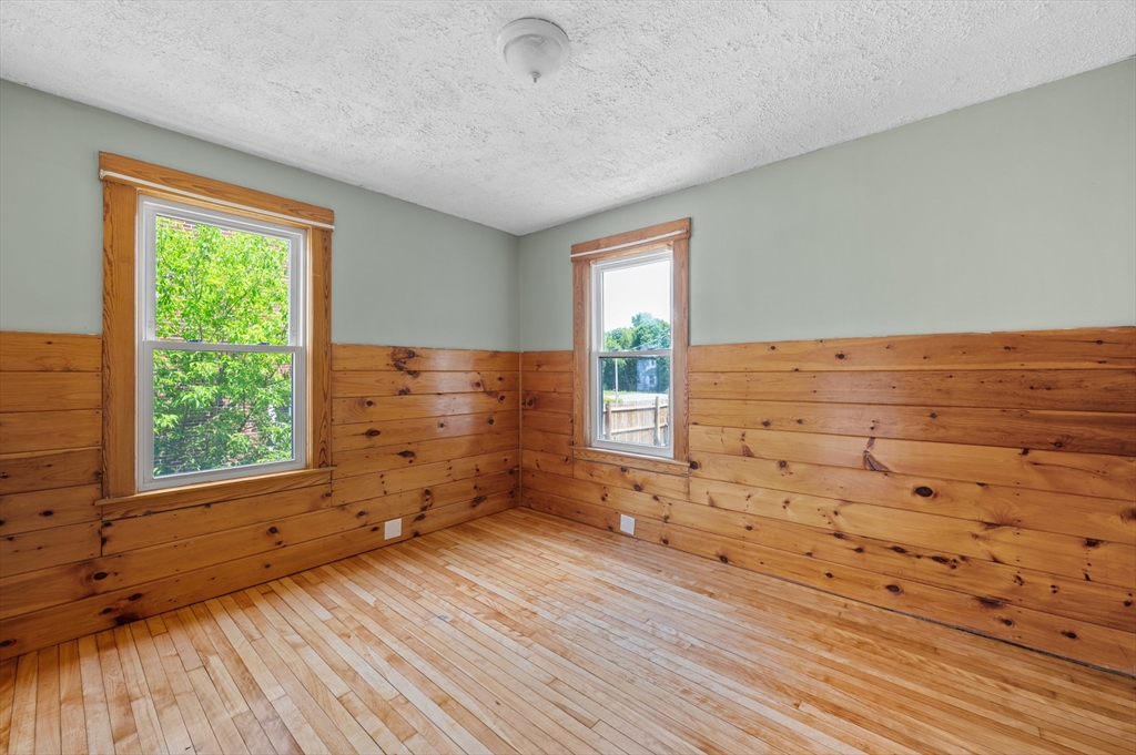 8 Beekman St, Fitchburg