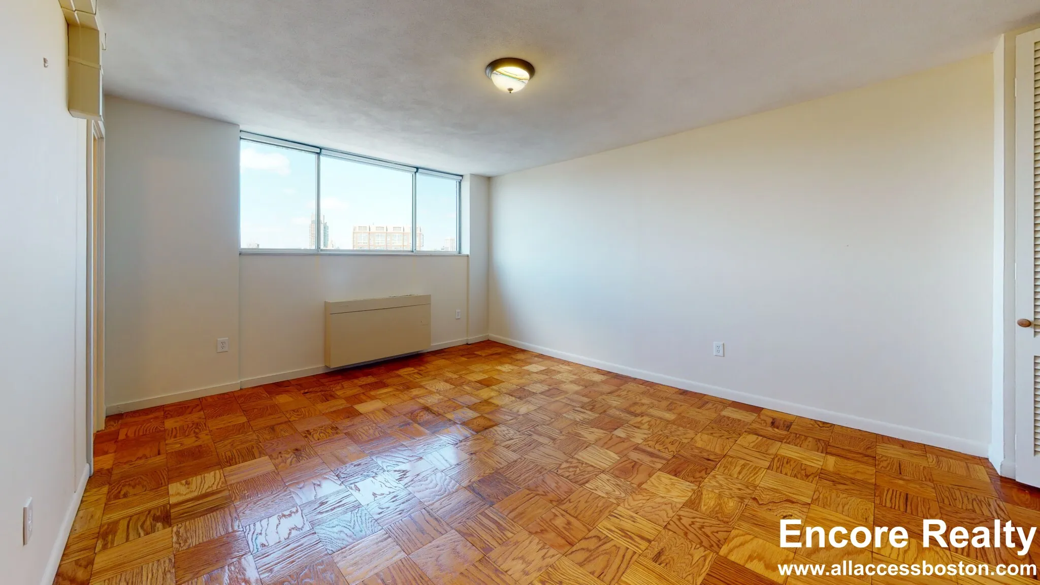 101 Monmouth St, Longwood