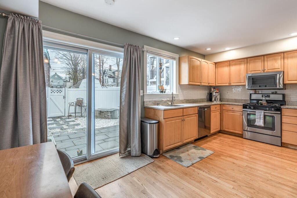 16 Roseclair St, Dorchester