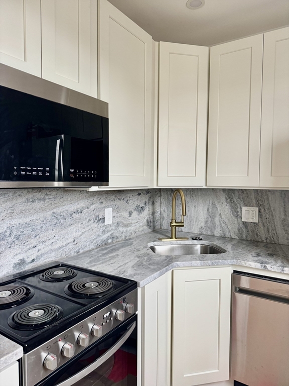 49 Elm St, Charlestown