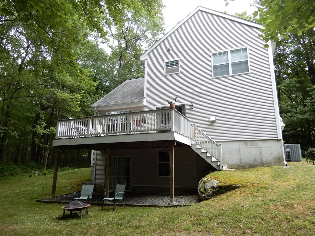 5 Bradshaw Ln, Foxboro