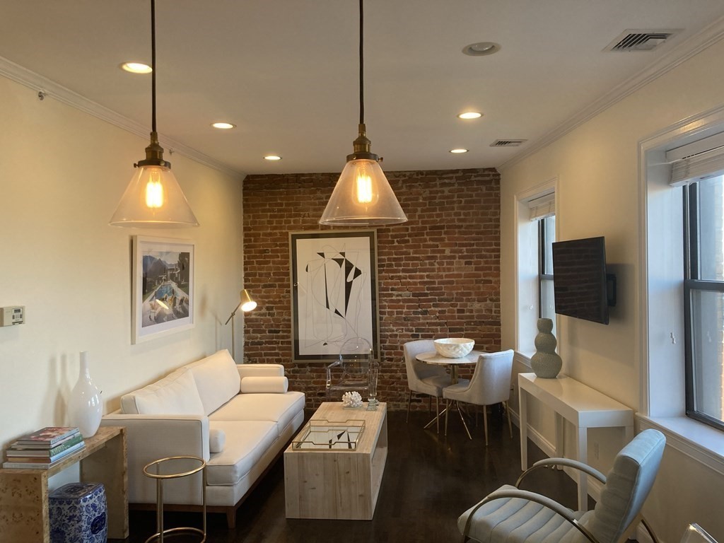 454 Hanover, North End