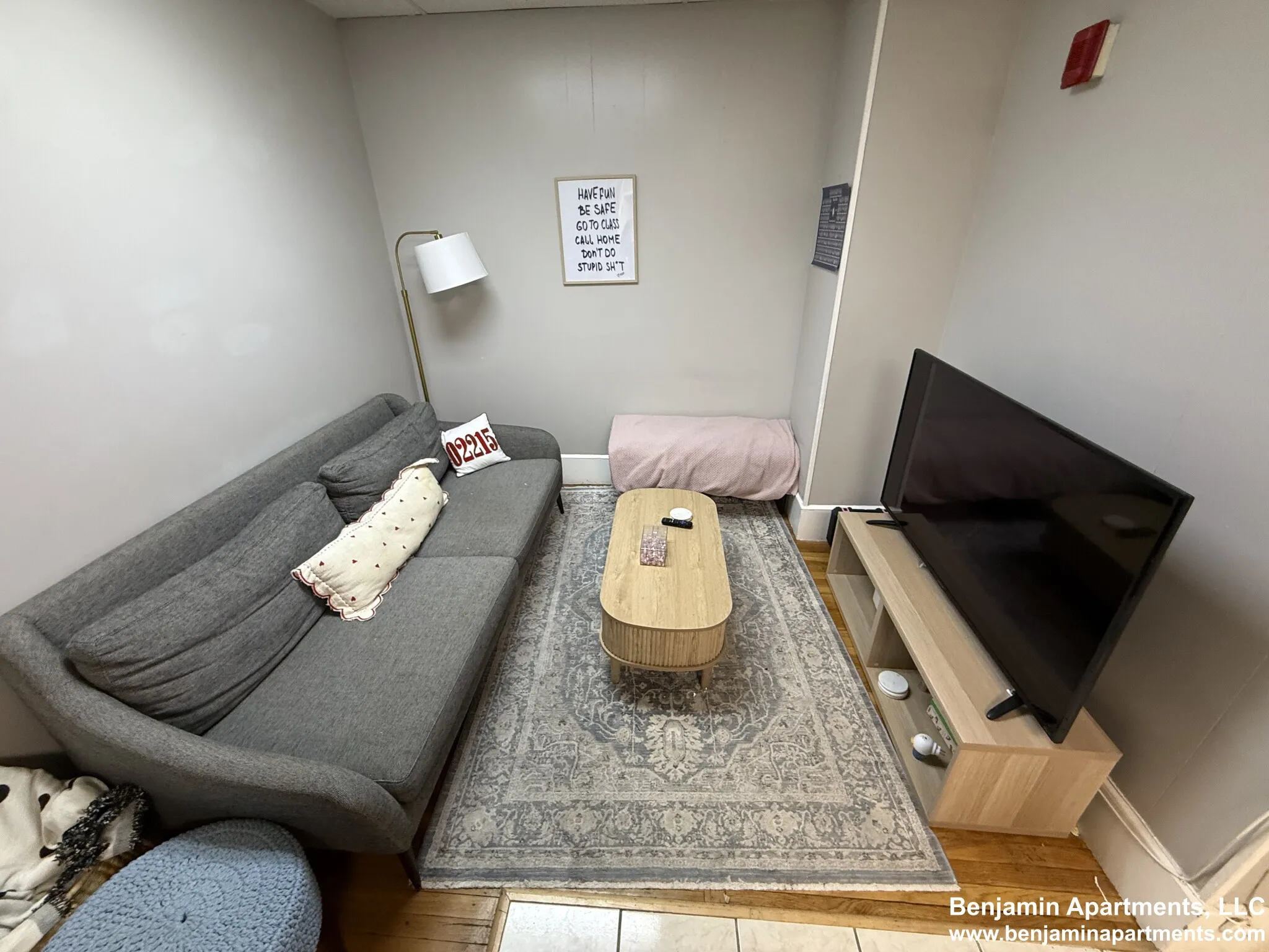 879 Beacon St, Fenway