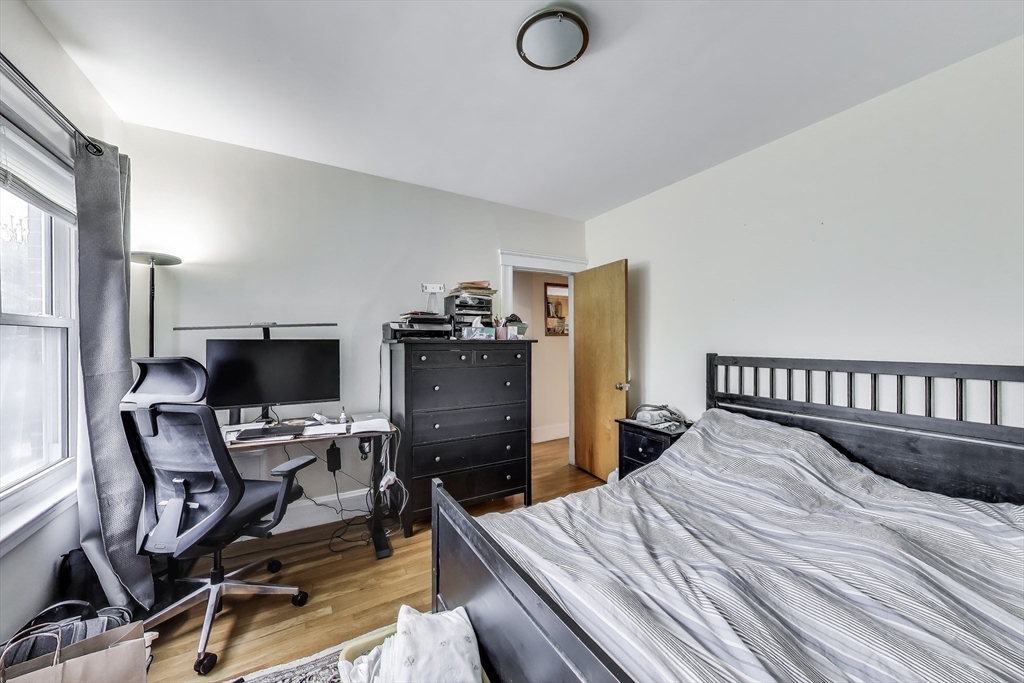 129 Oxford Rd, Newton Center