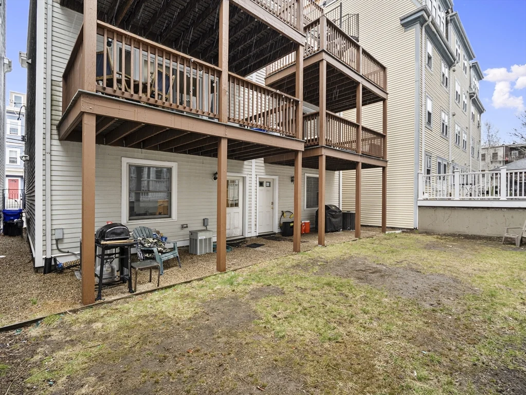 157 W 6th St, South Boston