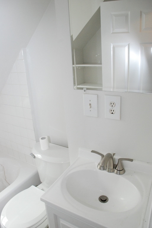 8 Sunset Rd, Wayland