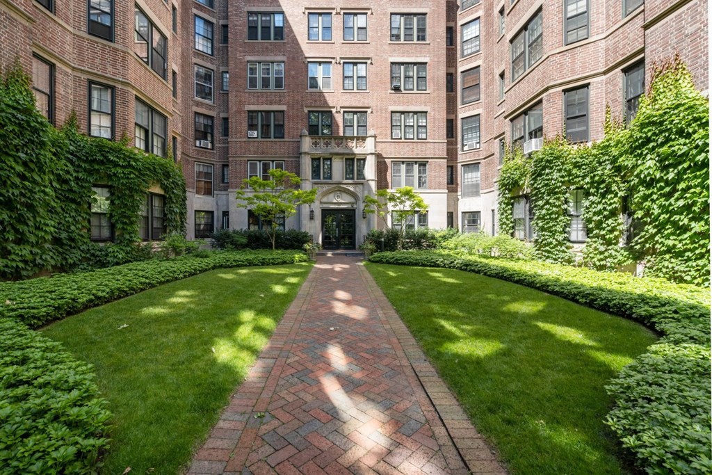 988 Memorial Dr, Harvard Square