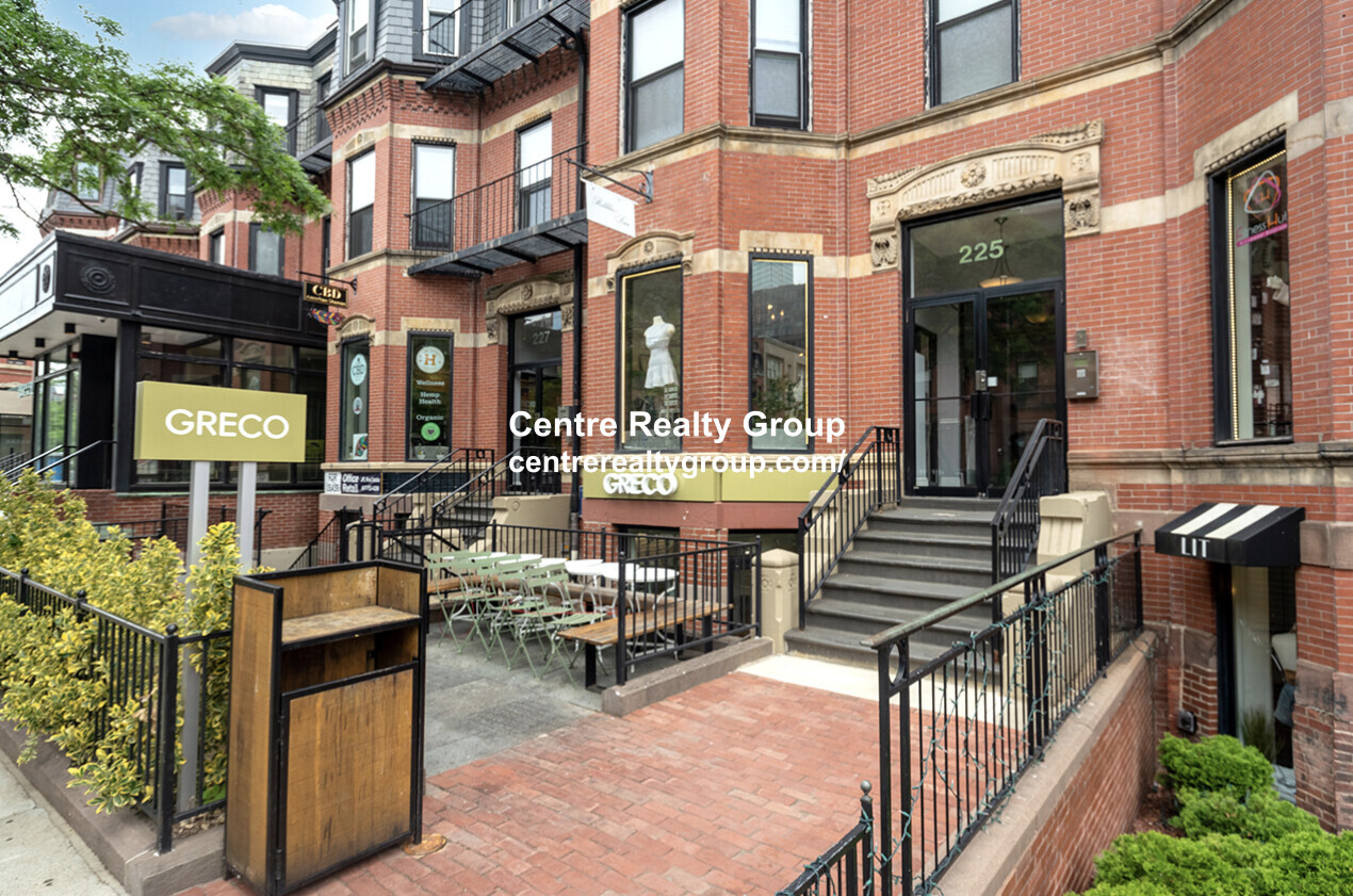 225 Newbury St, Back Bay