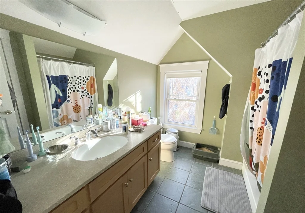 23 Iroquois, Mission Hill