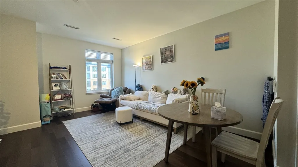 1501 Commonwealth, Brighton