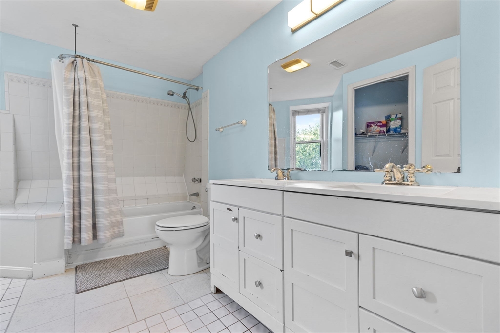 528 Medford, Charlestown