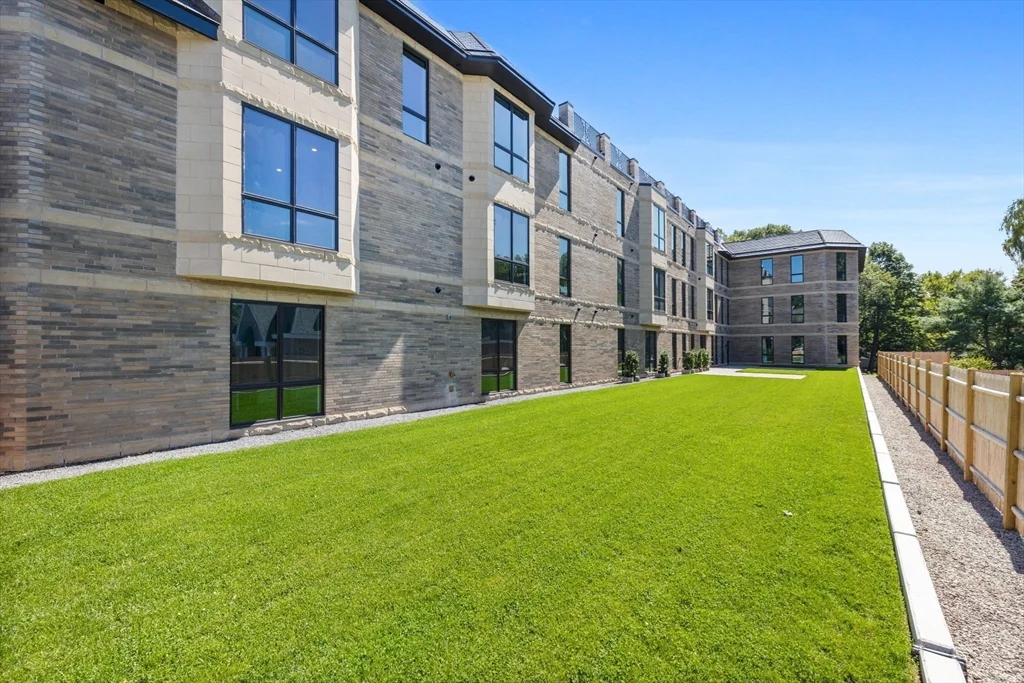 1114 Beacon St, Newton Center