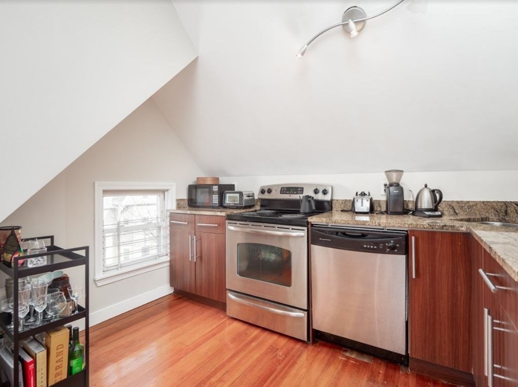 97 College Ave, Somerville