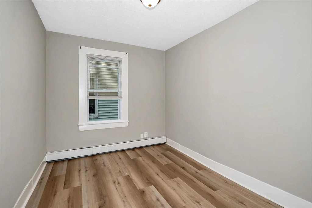 50 1/2 Common St, North Lawrence