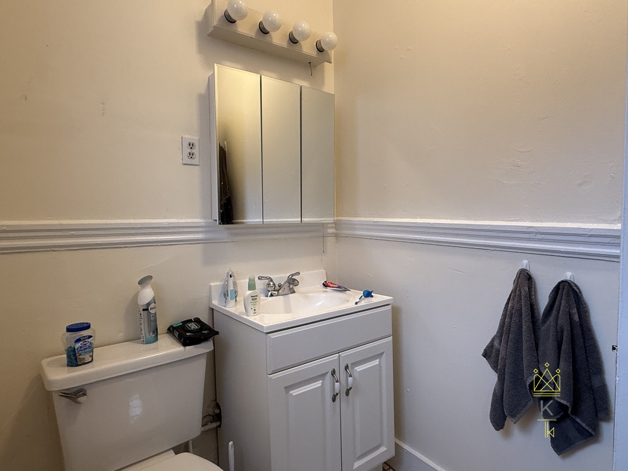 1957 Commonwealth Ave, Brighton