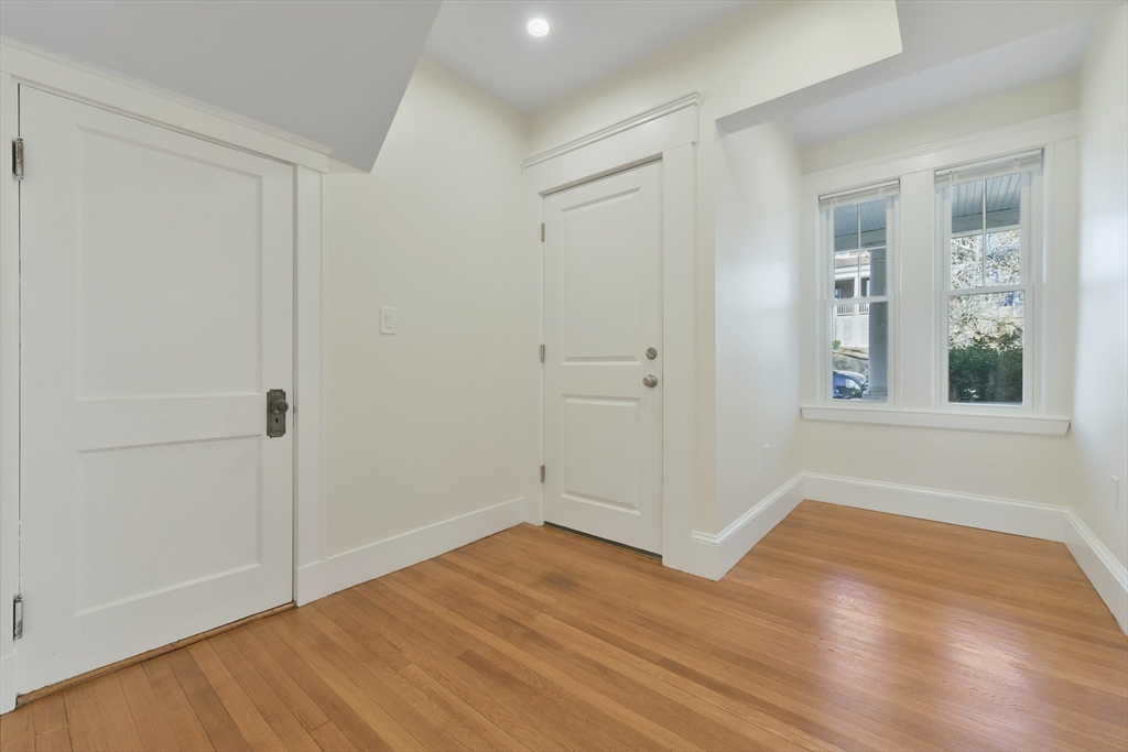 48 Manthorne Rd, Roxbury