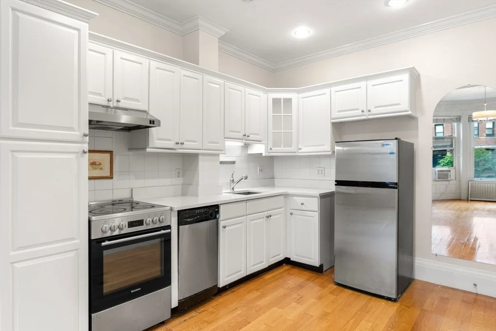 394 Marlborough St, Back Bay