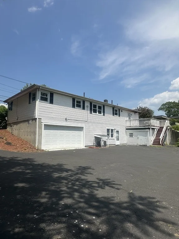 585 Burncoat St, Worcester