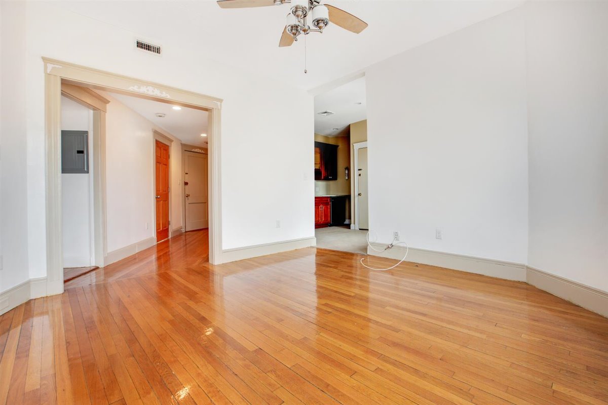 2 bed, 1 bath apartment for rent at 134 Sutherland Rd Unit 6, Brighton — photo 3 of 12