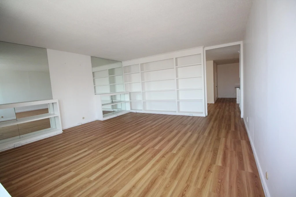 65 E India Row, Downtown