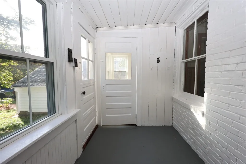 354 Pond St, Braintree