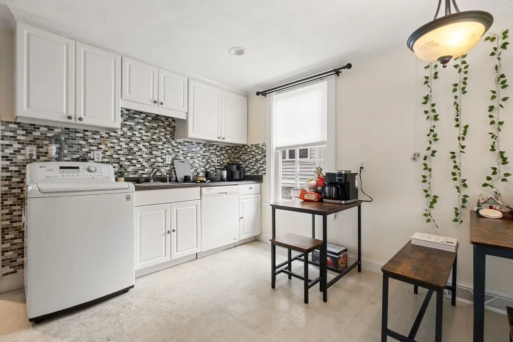 12 Perry St, Central Village