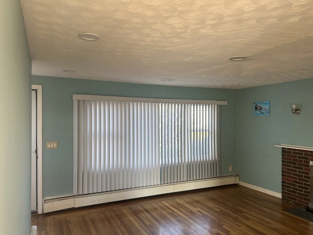 4 Meadowview Ln, Milford