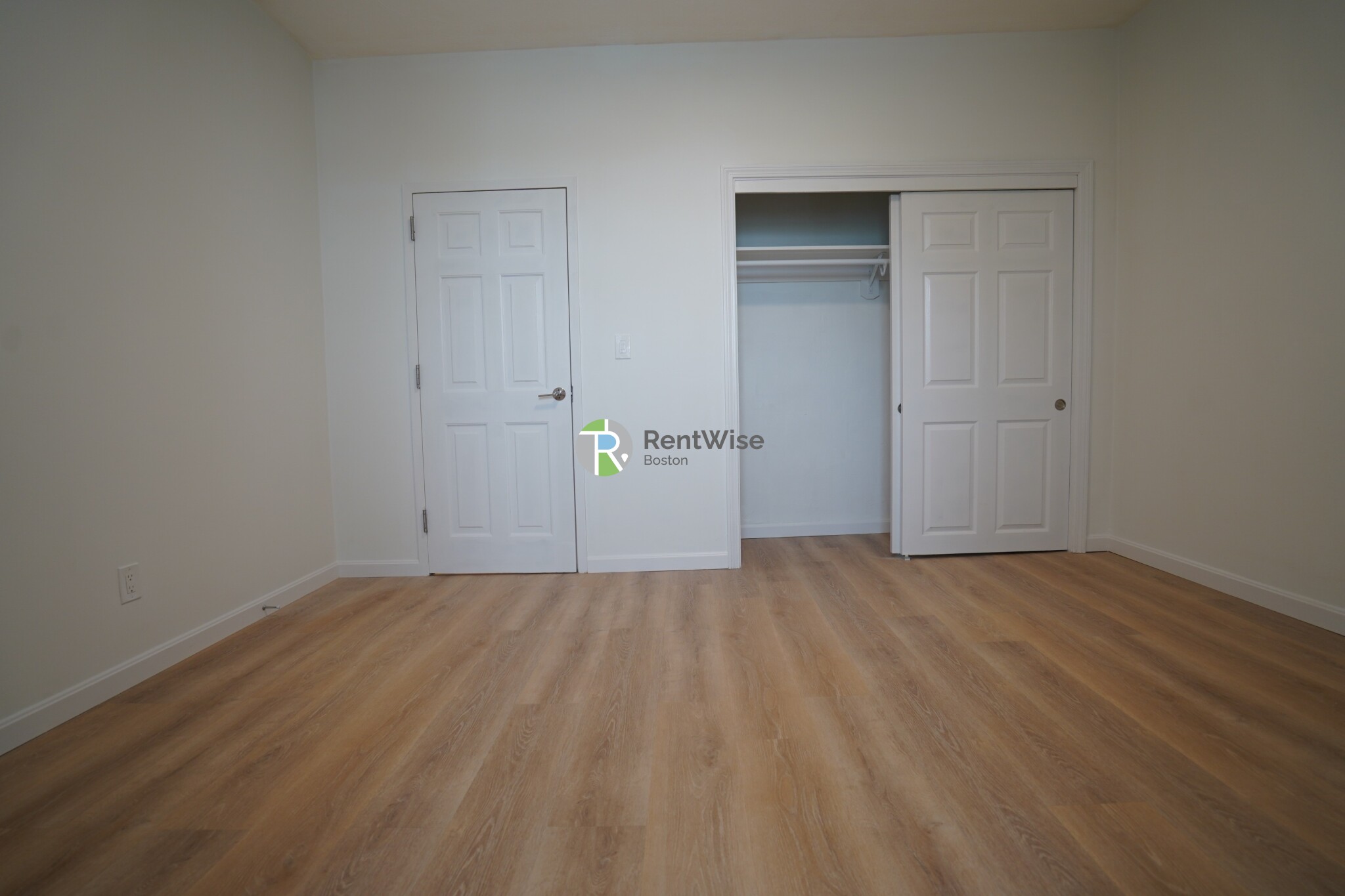 521 Massachusetts Ave, Roxbury