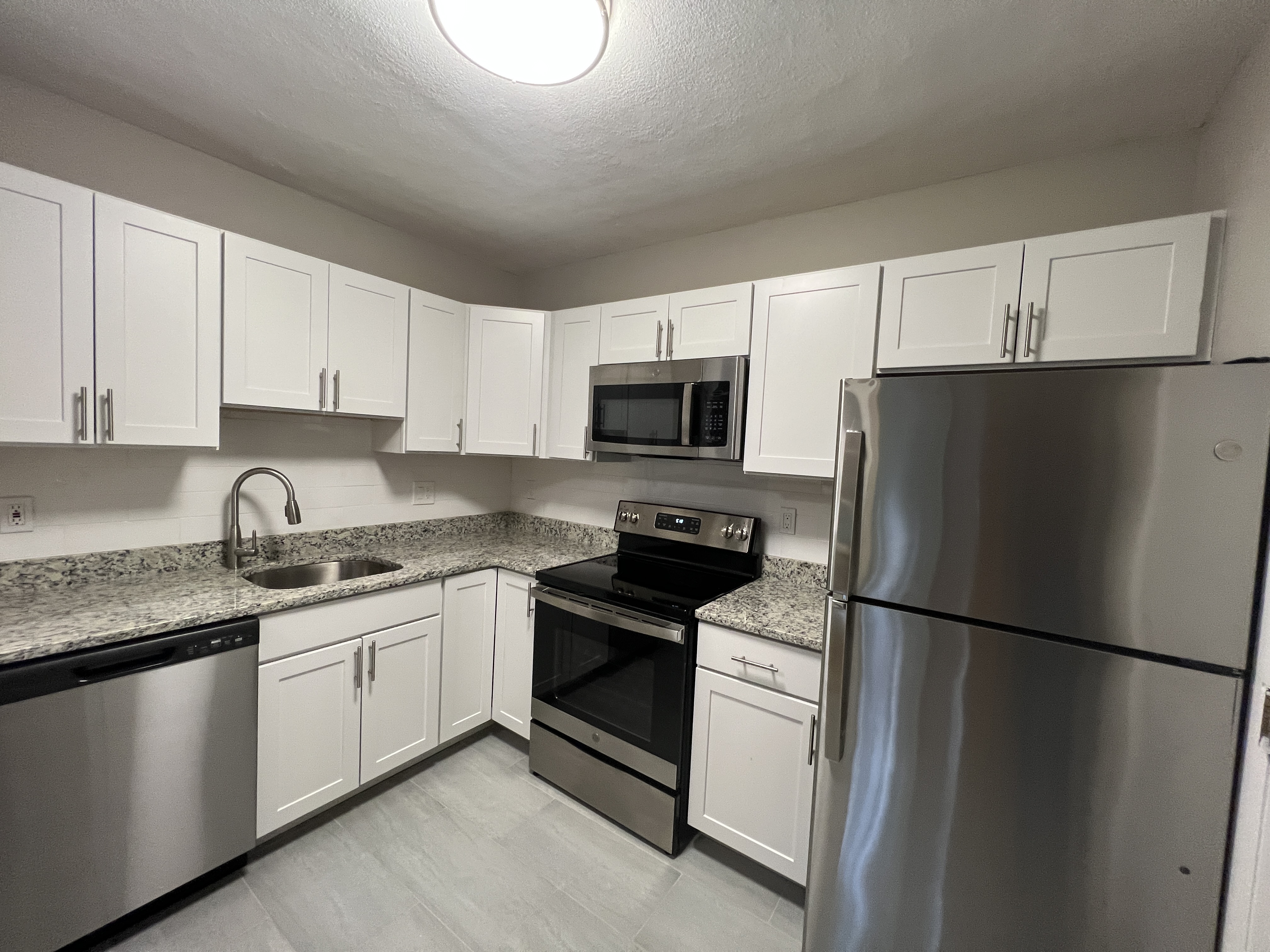 290 Grove St, Auburndale