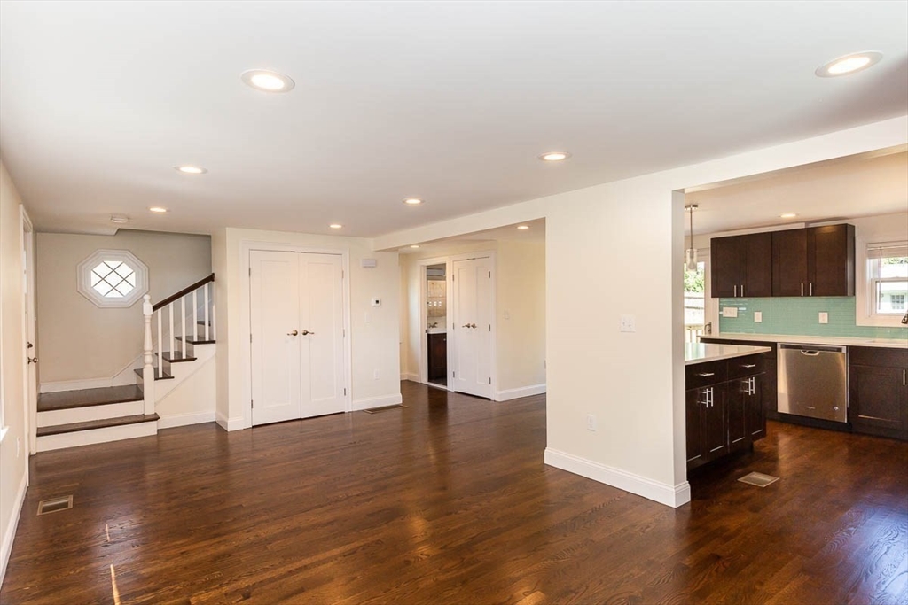 77 Rock Glen Rd, Medford