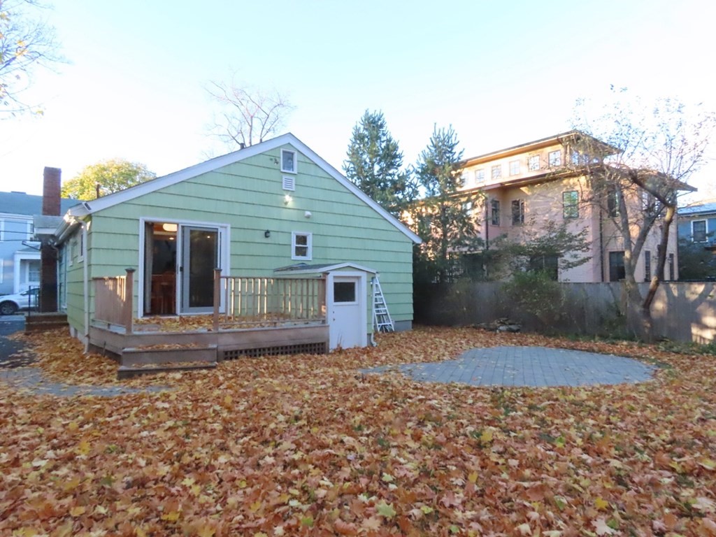 20 Donnell St, Neighborhood 9