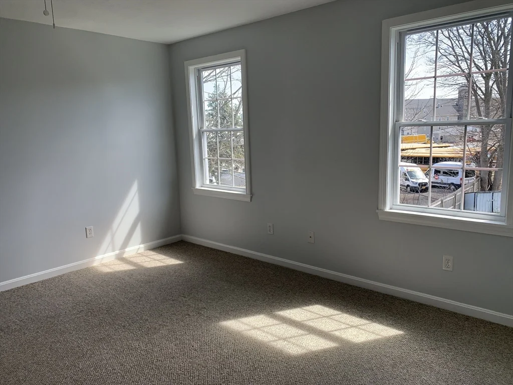 170 Lawrence St, Fall River