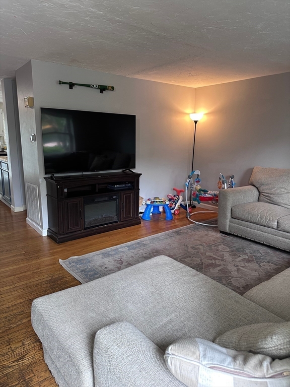 560 Bedford St, Abington